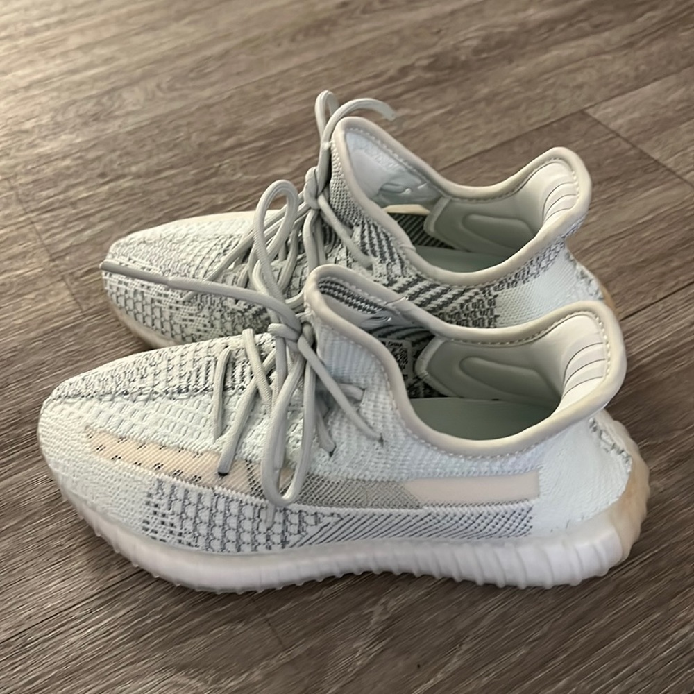 Yeezy Boost 350 shoes